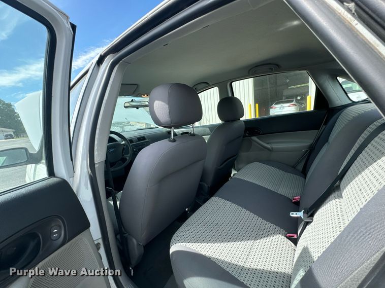 image for item DX1291 2007 Ford Focus SE 