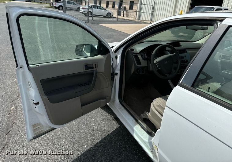 image for item DX1292 2008 Ford Focus SE 