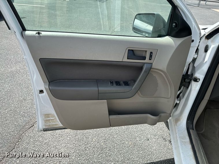 image for item DX1292 2008 Ford Focus SE 