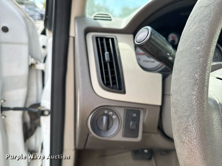 image for item DX1292 2008 Ford Focus SE 