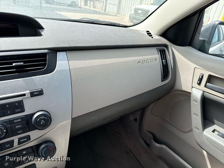 image for item DX1292 2008 Ford Focus SE 