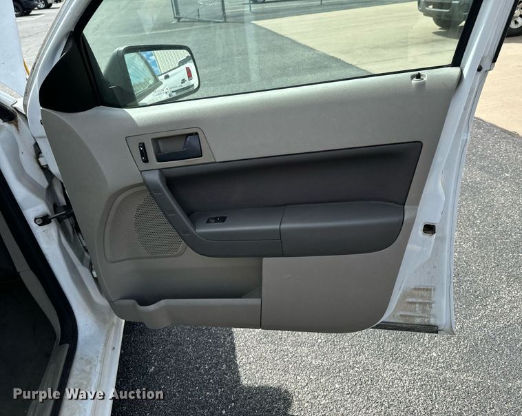 image for item DX1292 2008 Ford Focus SE 