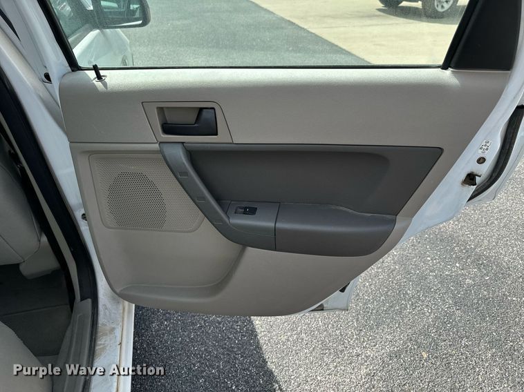 image for item DX1292 2008 Ford Focus SE 