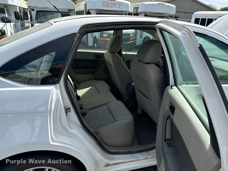 image for item DX1292 2008 Ford Focus SE 