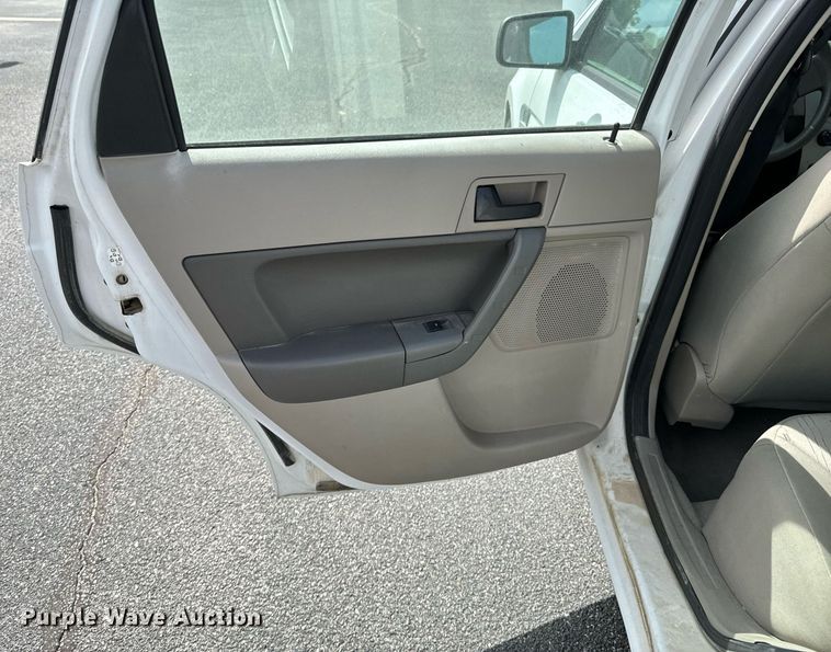 image for item DX1292 2008 Ford Focus SE 