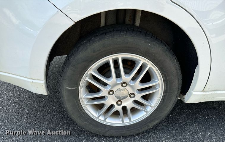 image for item DX1292 2008 Ford Focus SE 