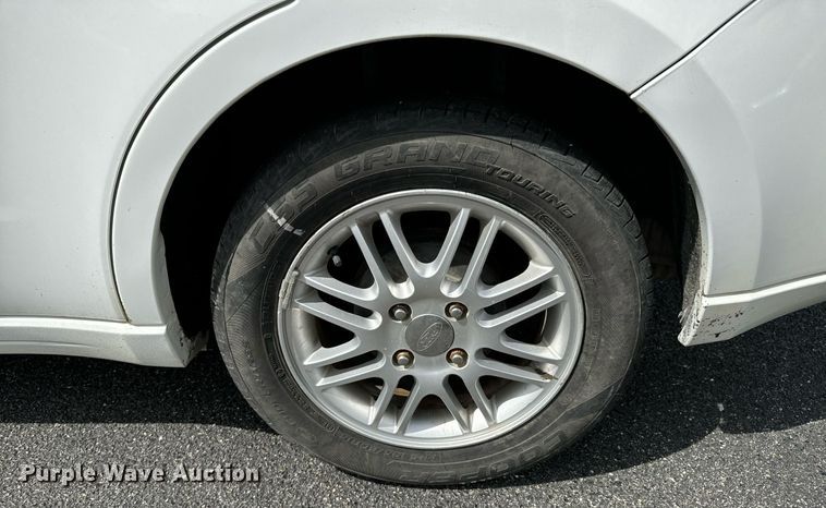 image for item DX1292 2008 Ford Focus SE 