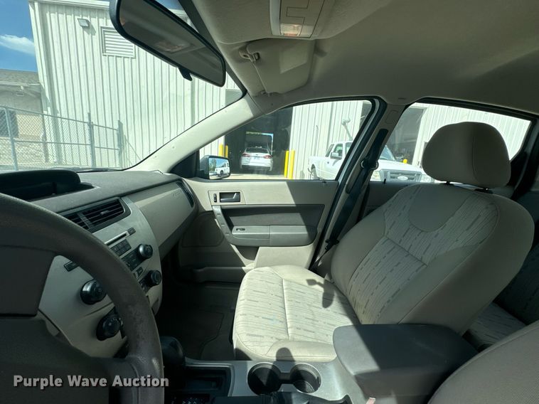 image for item DX1293 2008 Ford Focus SE 