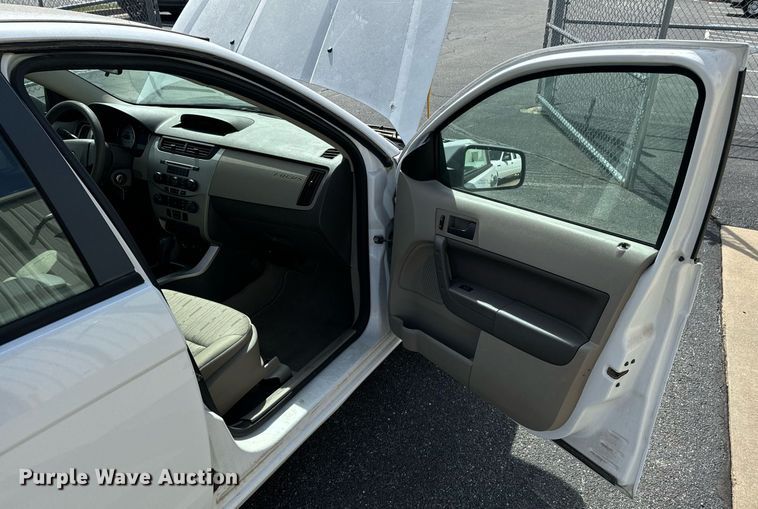 image for item DX1293 2008 Ford Focus SE 