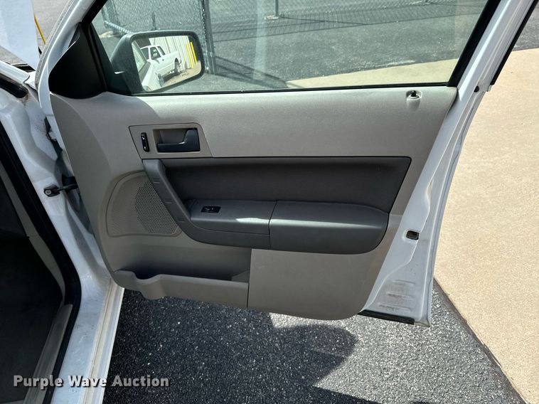 image for item DX1293 2008 Ford Focus SE 