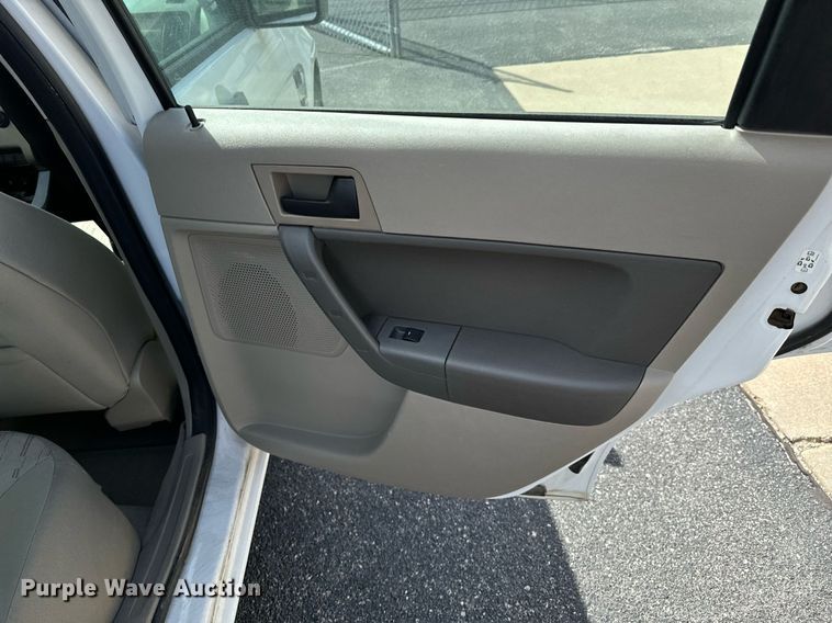 image for item DX1293 2008 Ford Focus SE 