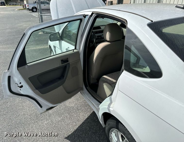 image for item DX1293 2008 Ford Focus SE 