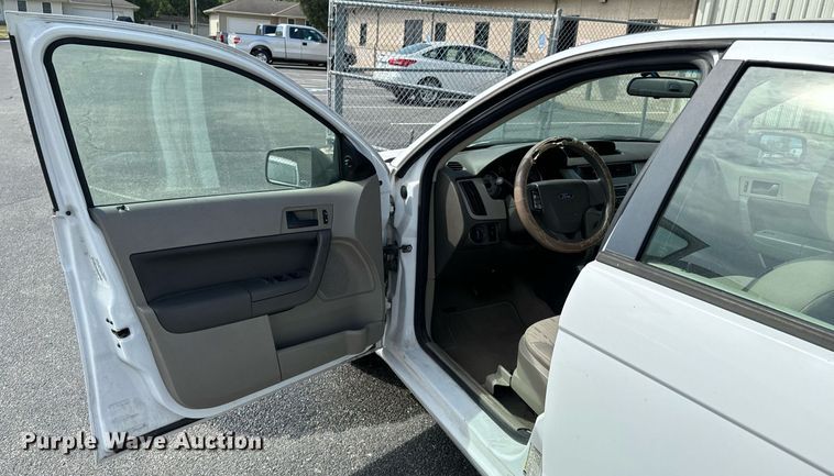 image for item DX1294 2008 Ford Focus SE 