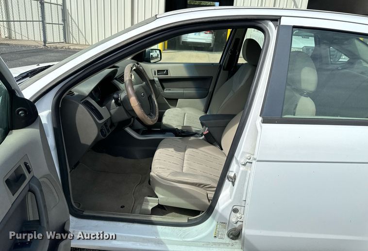 image for item DX1294 2008 Ford Focus SE 