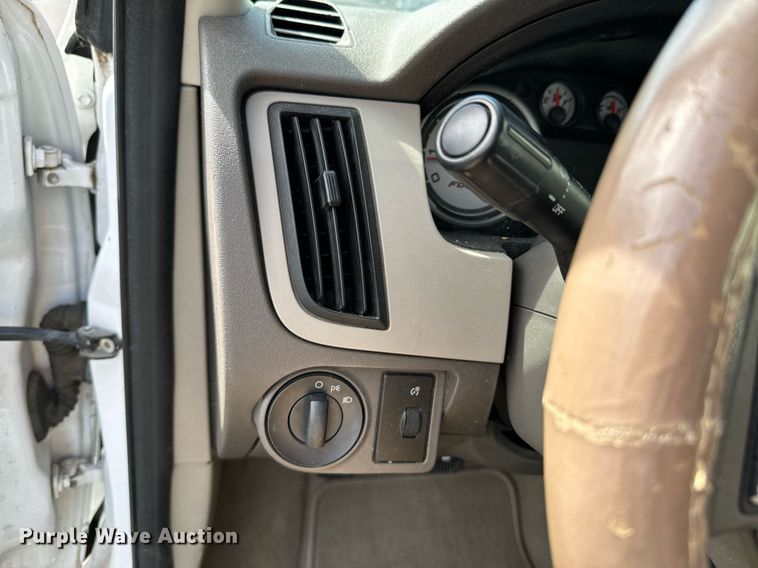 image for item DX1294 2008 Ford Focus SE 