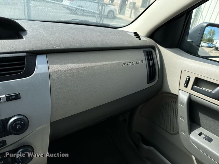 image for item DX1294 2008 Ford Focus SE 