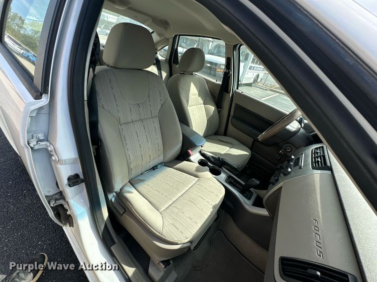 image for item DX1294 2008 Ford Focus SE 