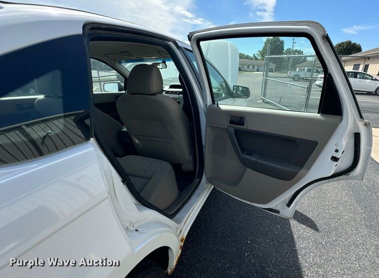 image for item DX1294 2008 Ford Focus SE 