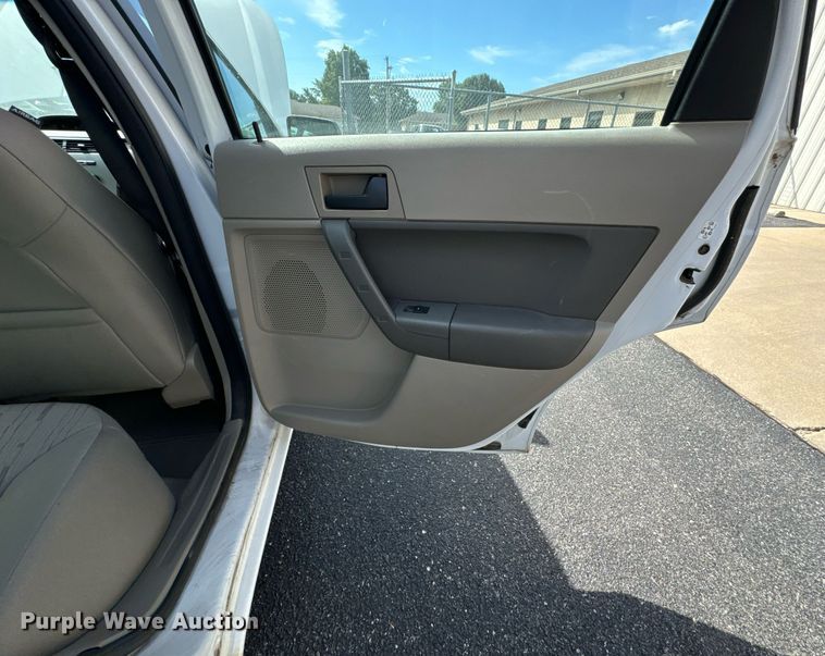 image for item DX1294 2008 Ford Focus SE 