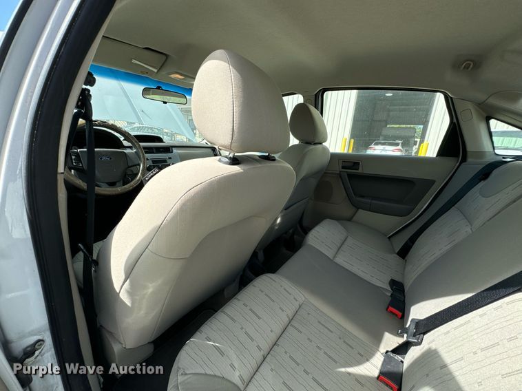 image for item DX1294 2008 Ford Focus SE 