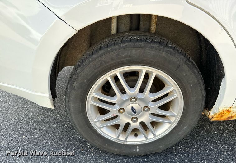 image for item DX1294 2008 Ford Focus SE 