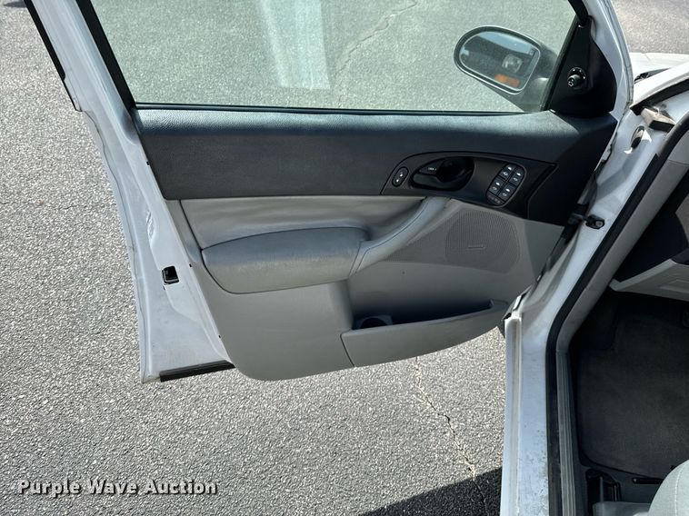 image for item DX1295 2007 Ford  Focus SE 
