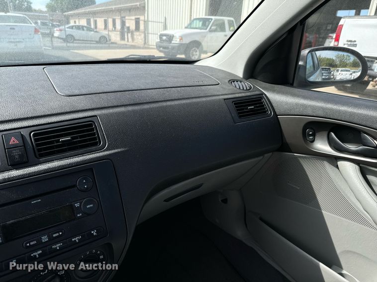 image for item DX1295 2007 Ford  Focus SE 