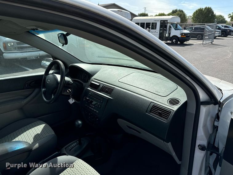 image for item DX1295 2007 Ford  Focus SE 
