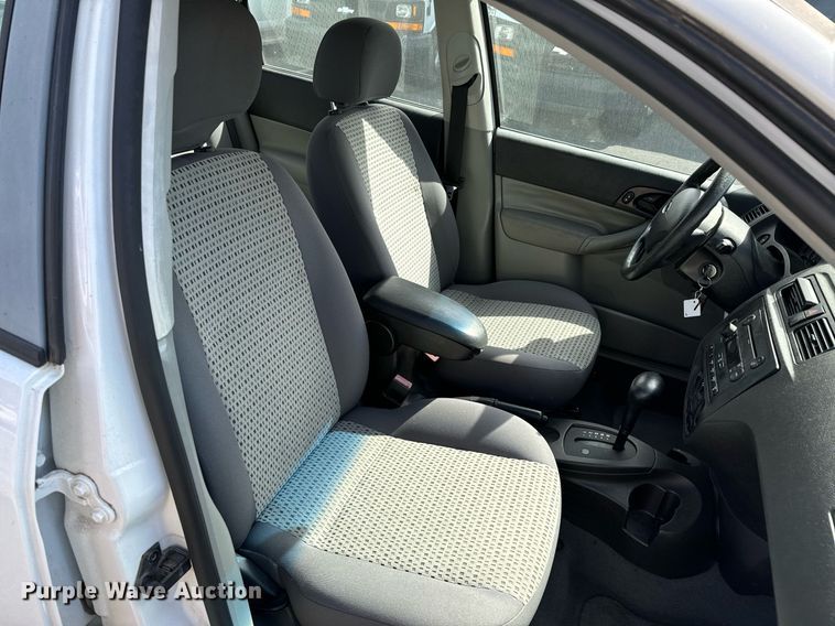 image for item DX1295 2007 Ford  Focus SE 