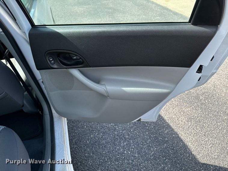 image for item DX1295 2007 Ford  Focus SE 