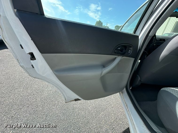 image for item DX1295 2007 Ford  Focus SE 