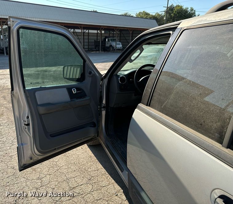 image for item DX1315 2006 Ford Expedition SUV