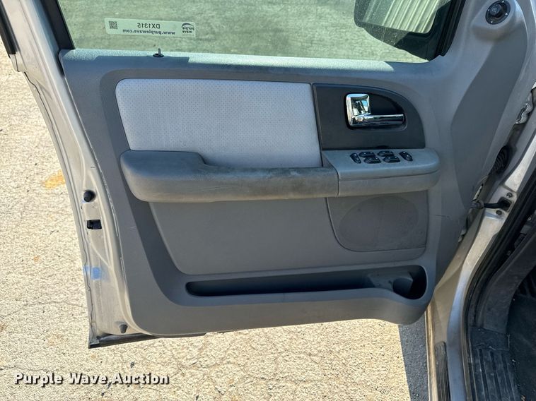 image for item DX1315 2006 Ford Expedition SUV