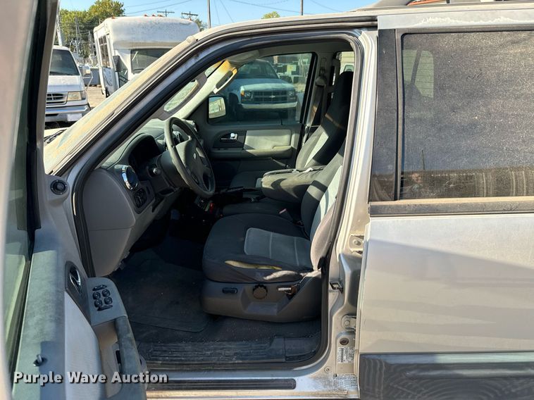image for item DX1315 2006 Ford Expedition SUV