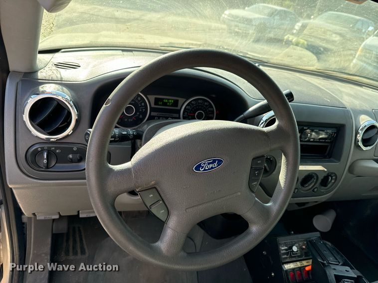image for item DX1315 2006 Ford Expedition SUV
