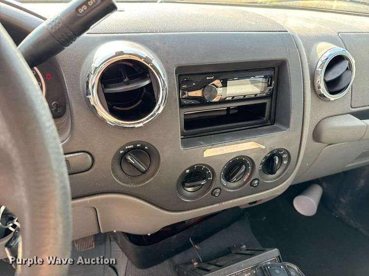 image for item DX1315 2006 Ford Expedition SUV