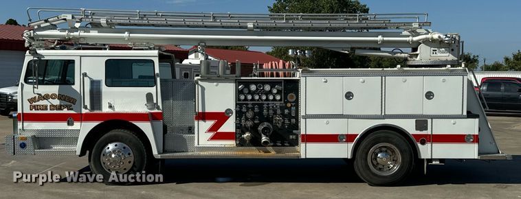 image for item DX1328 1979 Hendrickson  pumper fire truck