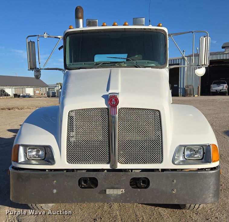 image for item EE7782 2008 Kenworth T300 truck cab and chassis