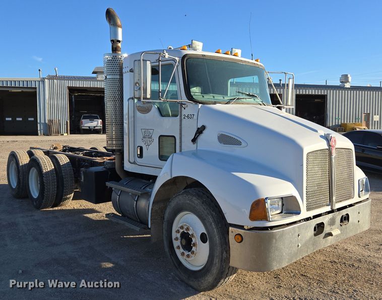 image for item EE7782 2008 Kenworth T300 truck cab and chassis