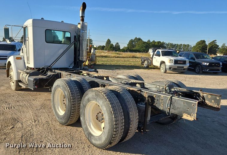 image for item EE7782 2008 Kenworth T300 truck cab and chassis