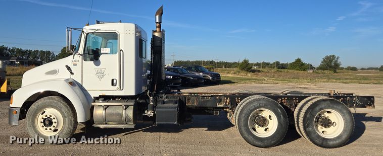 image for item EE7782 2008 Kenworth T300 truck cab and chassis