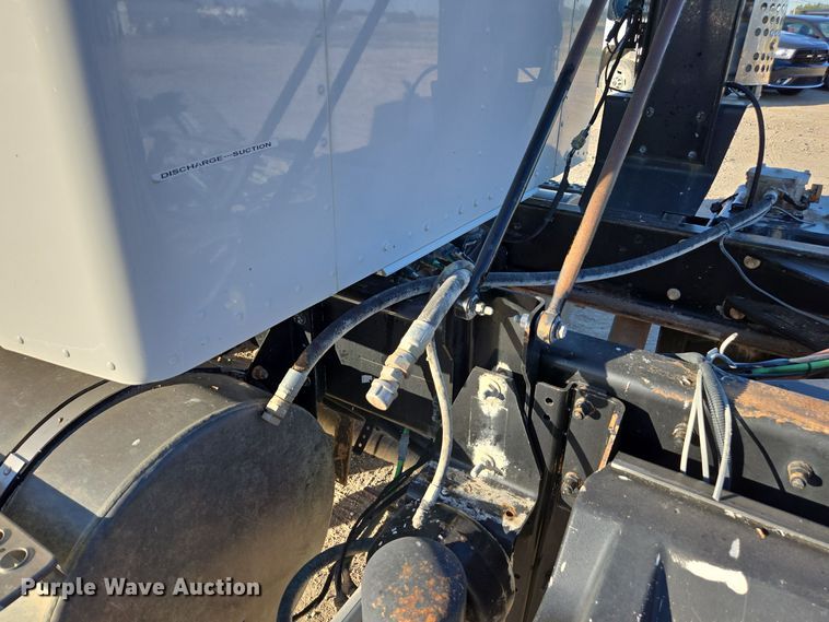 image for item EE7782 2008 Kenworth T300 truck cab and chassis