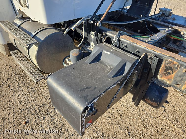 image for item EE7782 2008 Kenworth T300 truck cab and chassis