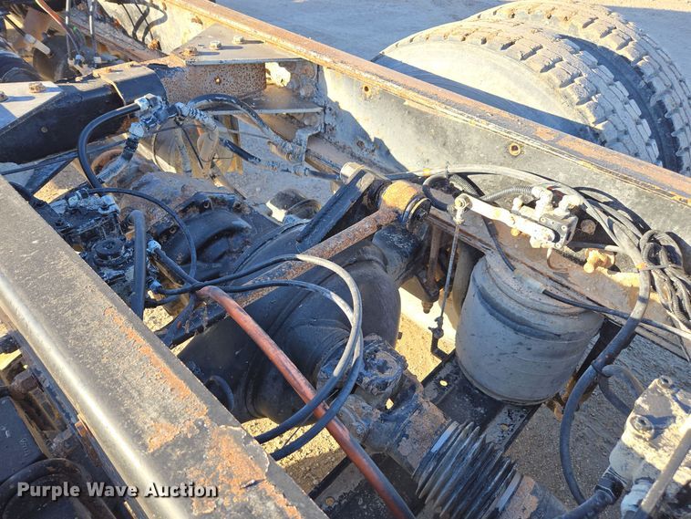 image for item EE7782 2008 Kenworth T300 truck cab and chassis