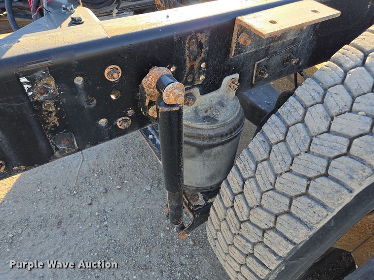 image for item EE7782 2008 Kenworth T300 truck cab and chassis