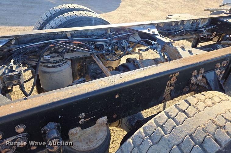 image for item EE7782 2008 Kenworth T300 truck cab and chassis