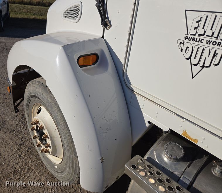 image for item EE7782 2008 Kenworth T300 truck cab and chassis