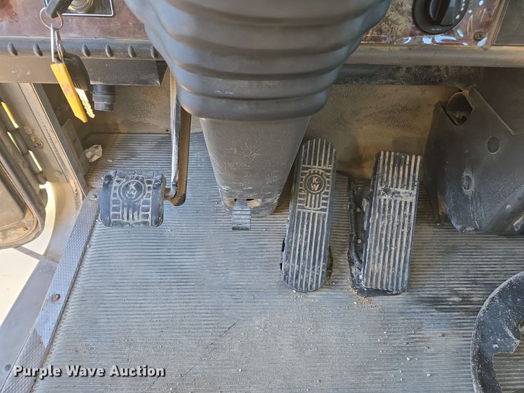 image for item EE7782 2008 Kenworth T300 truck cab and chassis