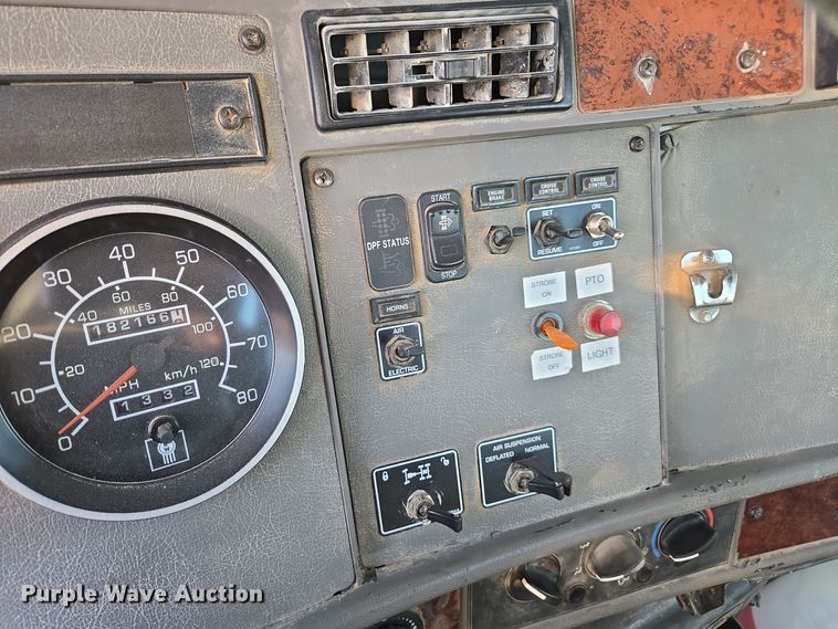 image for item EE7782 2008 Kenworth T300 truck cab and chassis