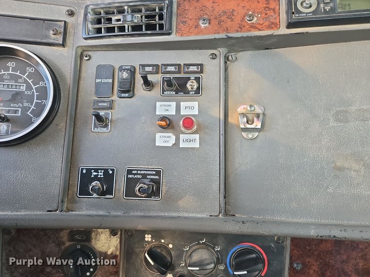 image for item EE7782 2008 Kenworth T300 truck cab and chassis